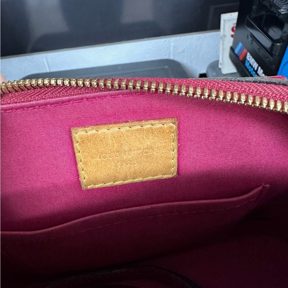 Louis Vuitton - Picture 7 of 7